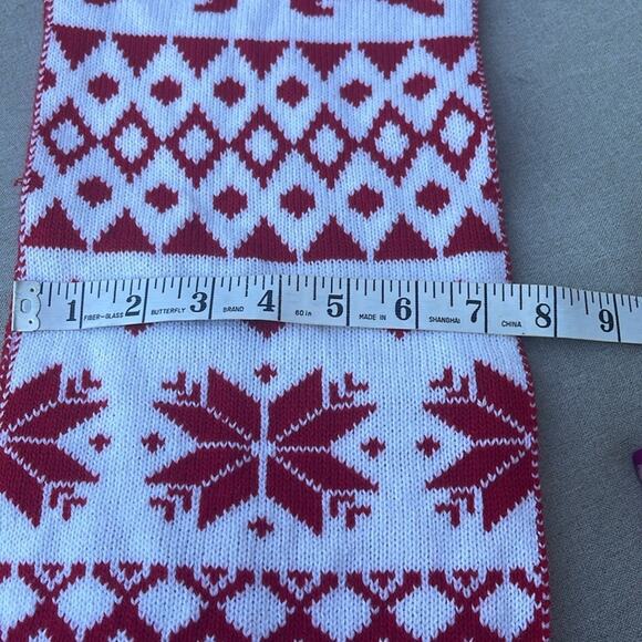 Red & White reindeer snowflake scarf - Picture 5 of 6